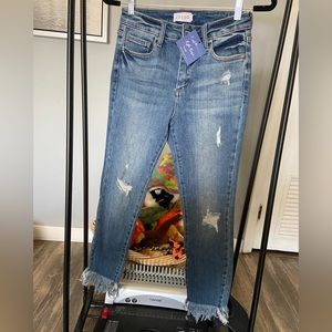 Mid Rise Destroy Fringe Hem Crop Jean